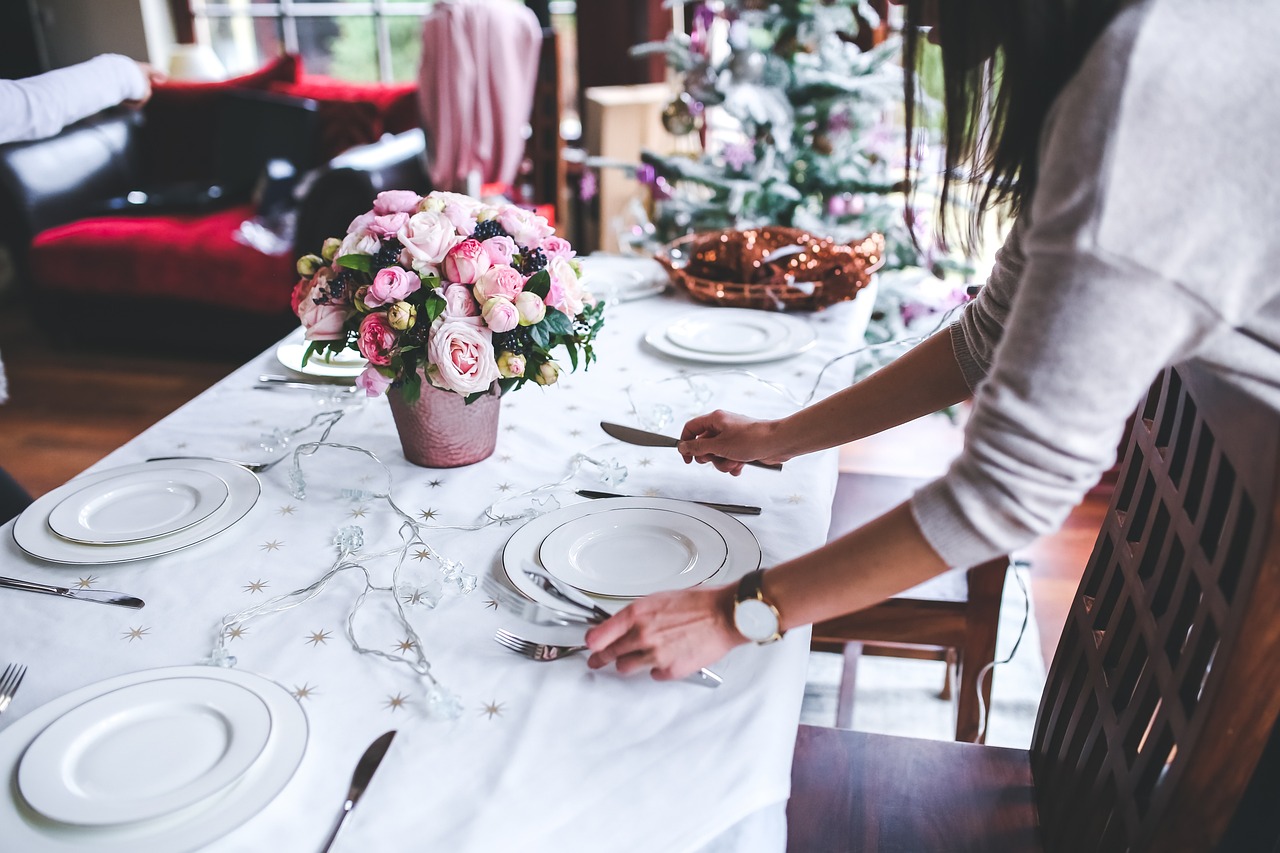 International Dining Etiquette: What Not to Do at the Dinner Table